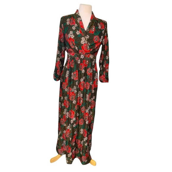 Dresses & Skirts - Vntg mandarin collar floral maxi dress with gold thread and tie back waist
